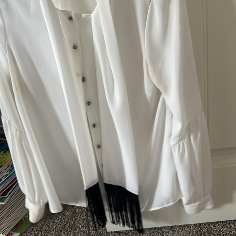 White - Picture 2 of 8